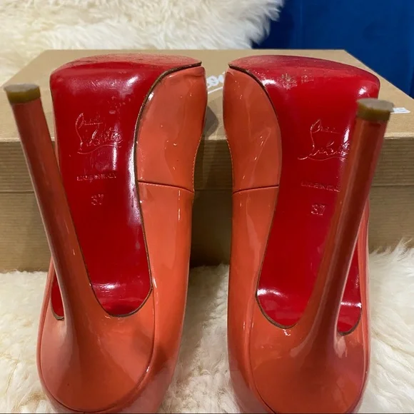 ❤️SOLD❤️Christian Louboutin Coral Pigalle patent - Picture 5 of 7